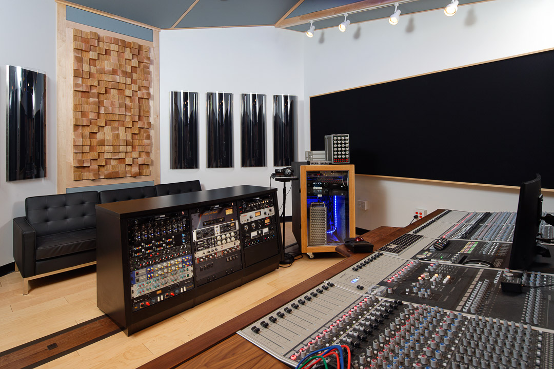 MSA-control-room-flex48-console-1080.jpg